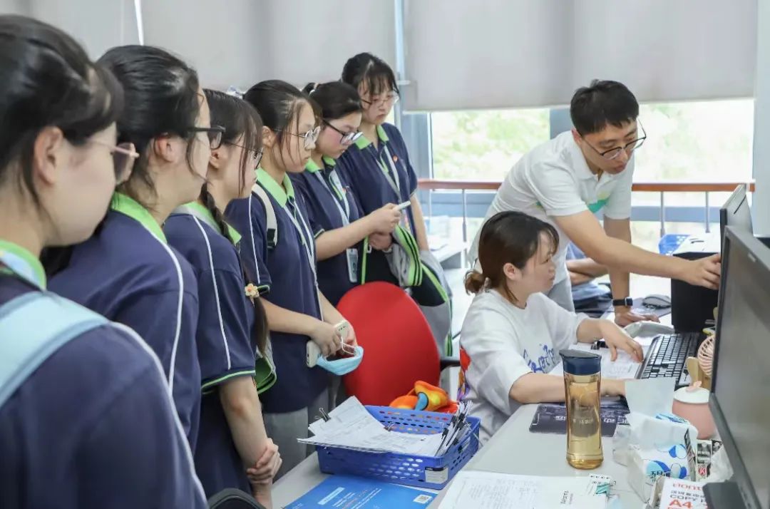 上海中(zhōng)職教師參與全國職業院校教學能力比賽百分(fēn)百獲獎!這是上海中(zhōng)職快速發展的密碼之一(yī)(圖6) 上海中(zhōng)職教師參與全國職業院校教學能力比賽百分(fēn)百獲獎!這是上海中(zhōng)職快速發展的密碼之一(yī)(圖6)