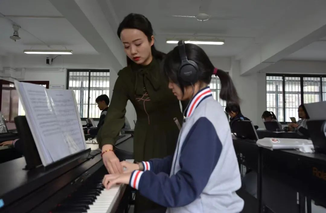 上海中(zhōng)職教師參與全國職業院校教學能力比賽百分(fēn)百獲獎!這是上海中(zhōng)職快速發展的密碼之一(yī)(圖13) 上海中(zhōng)職教師參與全國職業院校教學能力比賽百分(fēn)百獲獎!這是上海中(zhōng)職快速發展的密碼之一(yī)(圖13)